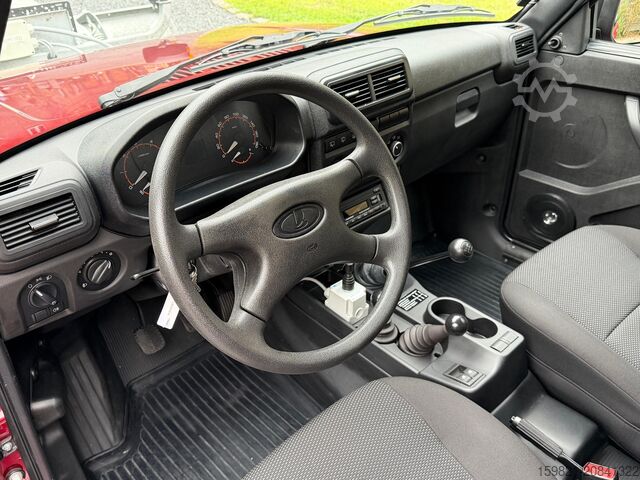 Kehrmaschine Lada Niva 1.7 Schneeschild Winterdienst