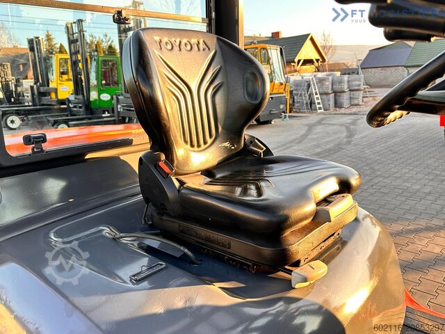 Gabelstapler Toyota 42-4FD40 / DIESEL / 4500KG / DUPLEX / FO