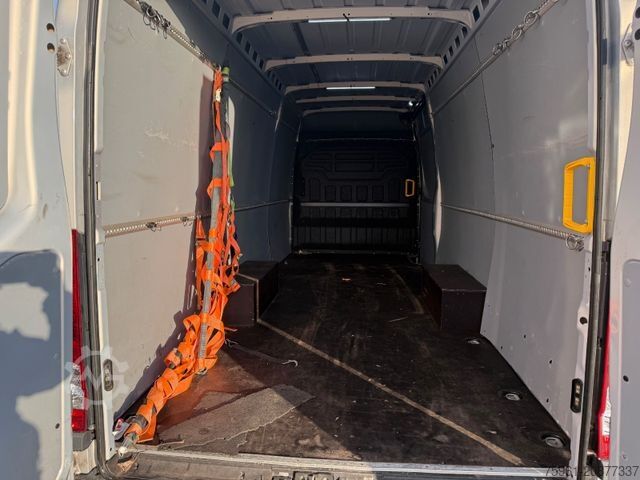 Transporter mit Koffer IVECO Daily 35S21 (35-210) Kastenwagen