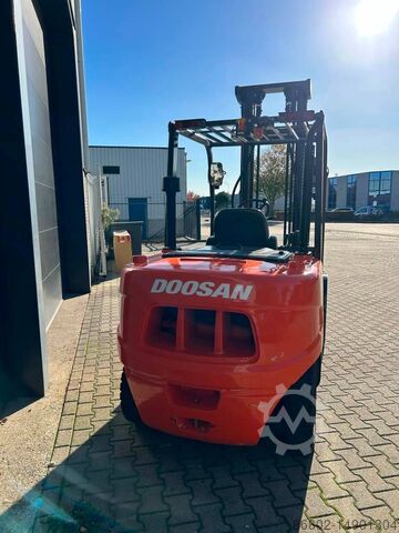 Forklift Doosan D50C-5