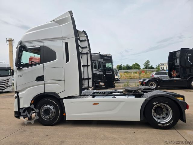 Standard tractor unit IVECO 530 S -WAY* RETARDER * STANDKLIMA * ACC