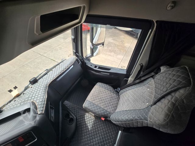Standard tractor unit IVECO 530 S -WAY* RETARDER * STANDKLIMA * ACC