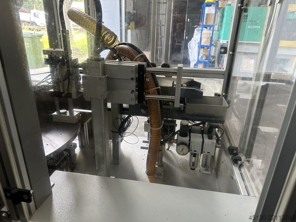 Injection molding machine  