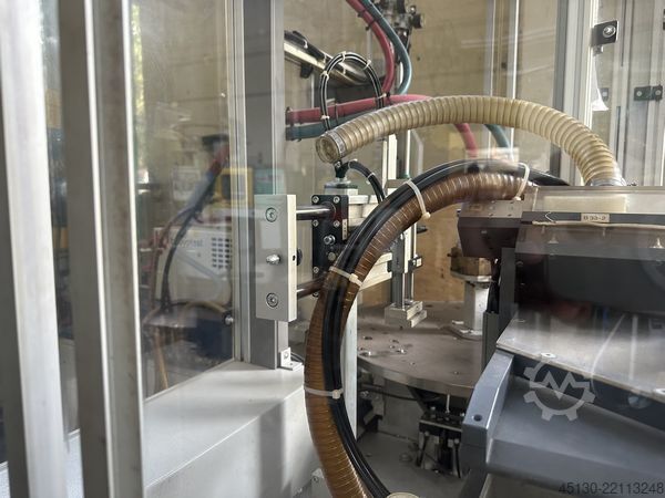 Injection molding machine  