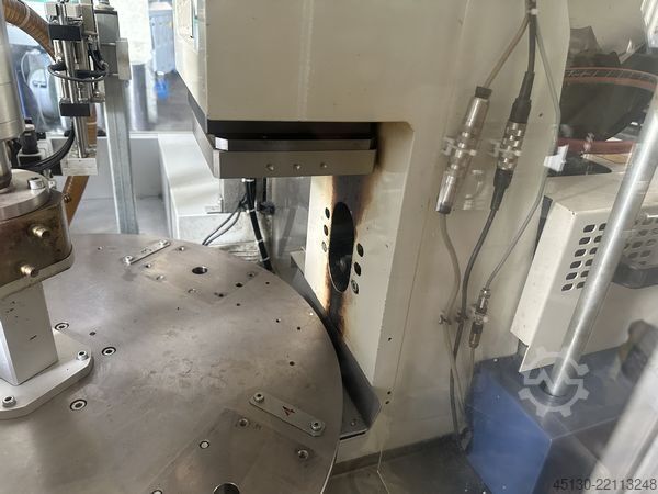 Injection molding machine  