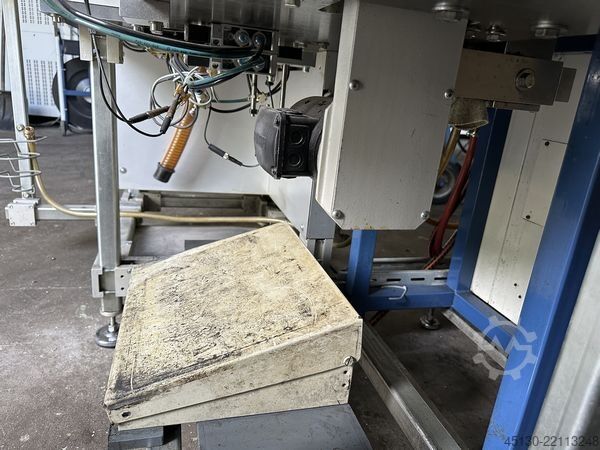 Injection molding machine  