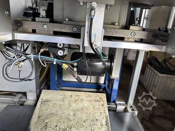 Injection molding machine  