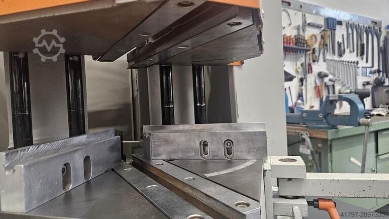 2002 Elumatec ES 710 Elumatec ES 710