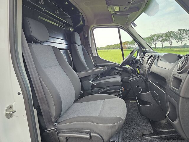 High-roof van RENAULT MASTER 2.3 L2H2 Laadklep Euro6!