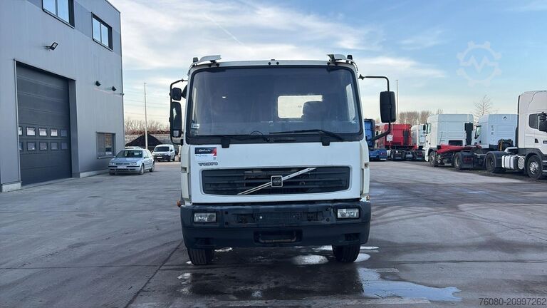 Chassis cab Volvo FL 220 (STEEL SUSP. / 10 BOLTS / 18 TONS / LONG...