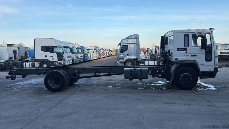 Chassis cab Volvo FL 220 (STEEL SUSP. / 10 BOLTS / 18 TONS / LONG...