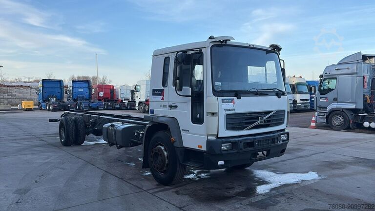 Chassis cab Volvo FL 220 (STEEL SUSP. / 10 BOLTS / 18 TONS / LONG...