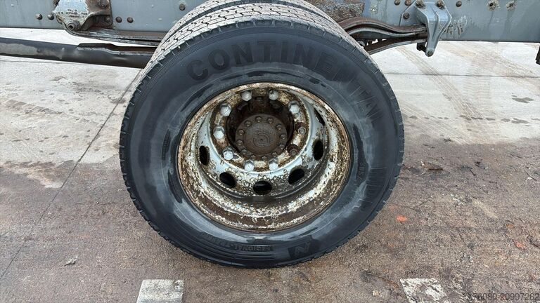 Chassis cab Volvo FL 220 (STEEL SUSP. / 10 BOLTS / 18 TONS / LONG...