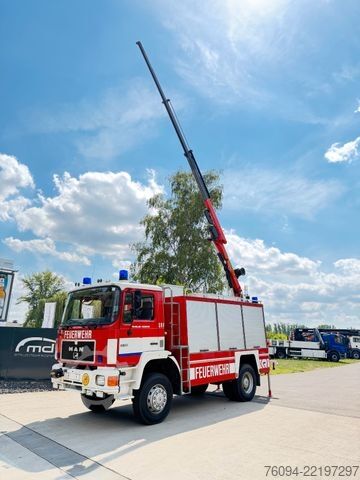 LKW mit Kofferaufbau MAN 17.232 4x4 KRAN SEILWINDE Kran und LKW