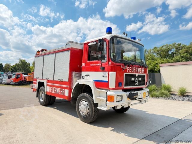LKW mit Kofferaufbau MAN 17.232 4x4 KRAN SEILWINDE Kran und LKW