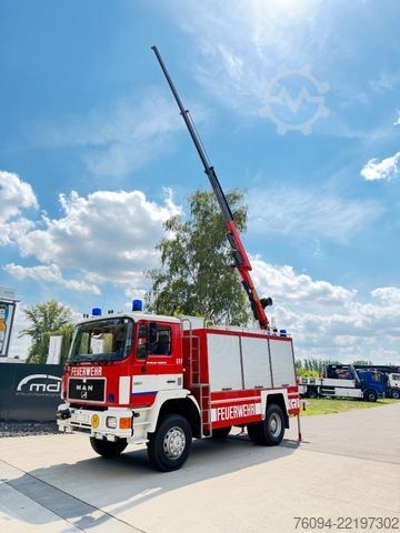 Spezial-LKW MAN 17.232 4x4 KRAN SEILWINDE Kran und LKW