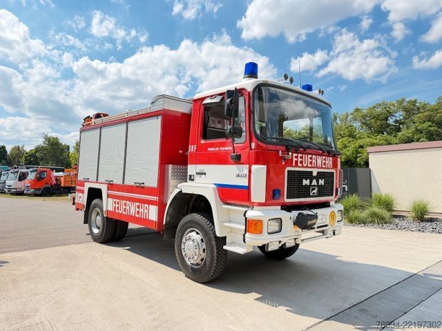 Spezial-LKW MAN 17.232 4x4 KRAN SEILWINDE Kran und LKW