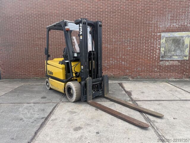 Electric 4-wheel forklift Yale ERP30ALF E2145