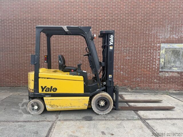 Electric 4-wheel forklift Yale ERP30ALF E2145