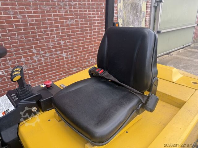 Electric 4-wheel forklift Yale ERP30ALF E2145
