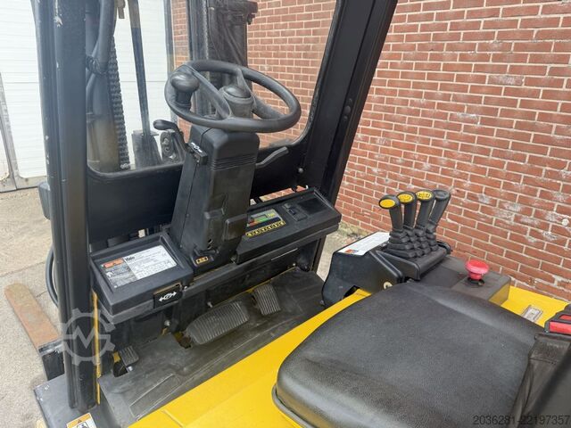 Electric 4-wheel forklift Yale ERP30ALF E2145