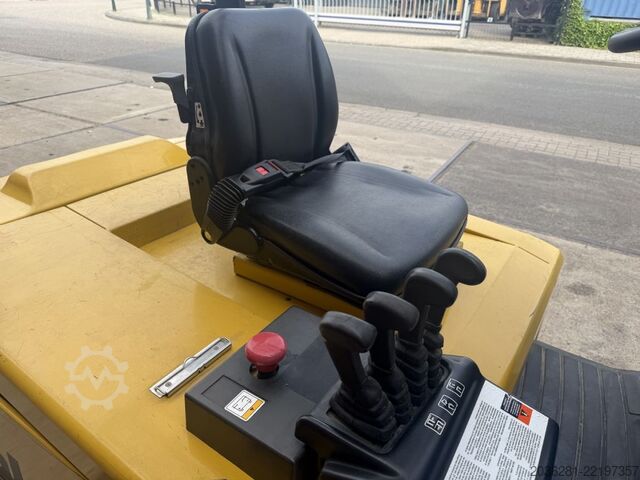 Electric 4-wheel forklift Yale ERP30ALF E2145