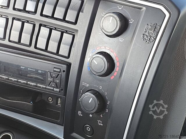 Suitcase RENAULT D 220 AIRCO LIFT SIDE DOOR