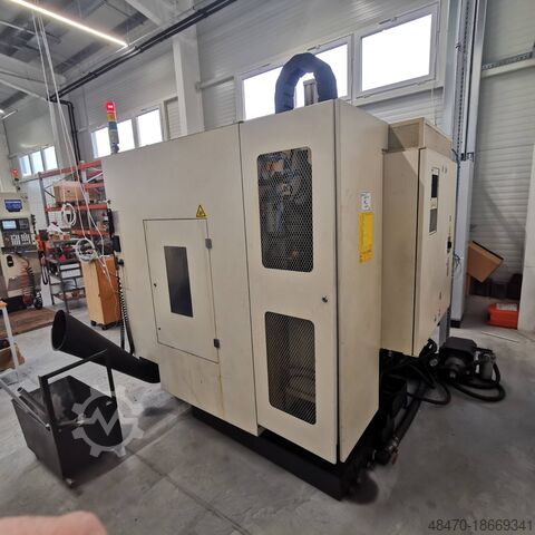 3 achiges Bearbeitungszentrum AKIRA SEIKI V2.5XP