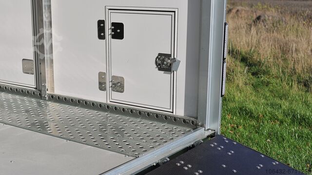 Covered Car trailer for high value Cars Woodford Trailers France Galaxy Extra lite 1250kgs Vide