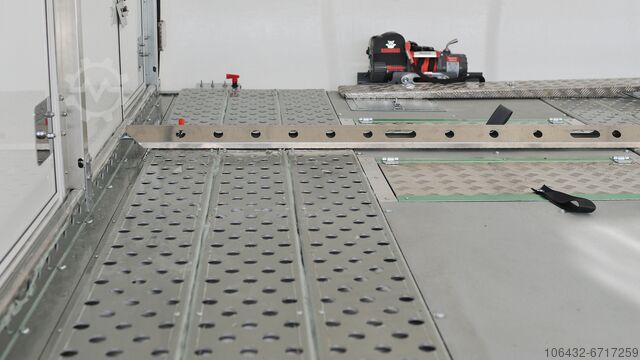 Covered Car trailer for high value Cars Woodford Trailers France Galaxy Extra lite 1250kgs Vide