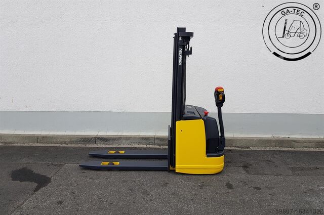 Pallet stacker Komatsu MWS10-1R