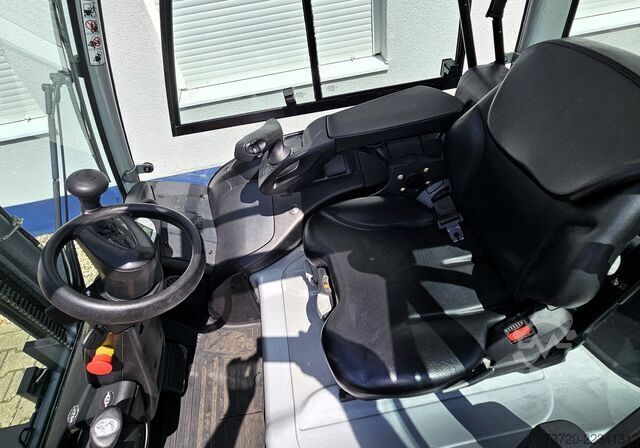 E-forklift truck - 4th valve - battery 96% STILL RX 60-25/600