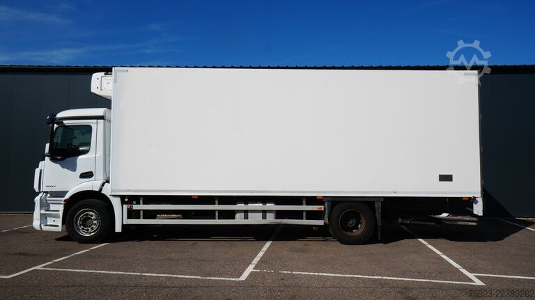 Refrigerated/frozen transport Mercedes-Benz Antos 2027 frigo truck with CARRIER SUPRA 850