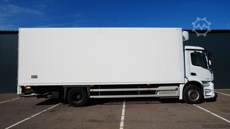 Refrigerated/frozen transport Mercedes-Benz Antos 2027 frigo truck with CARRIER SUPRA 850