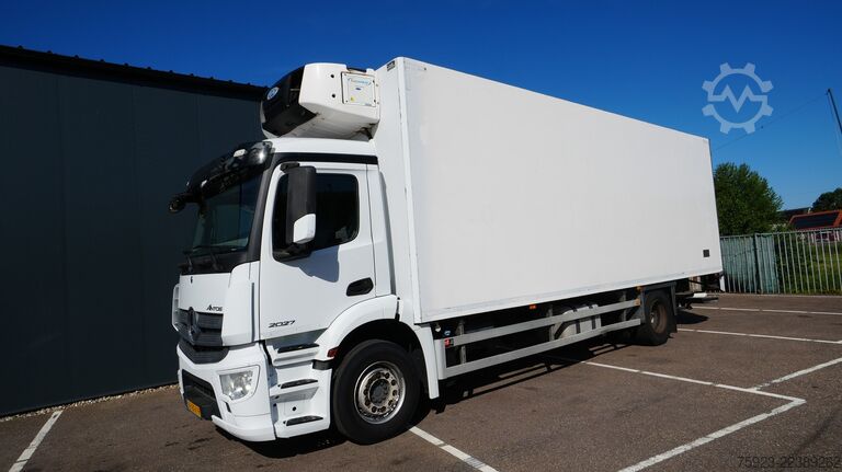 Refrigerated/frozen transport Mercedes-Benz Antos 2027 frigo truck with CARRIER SUPRA 850