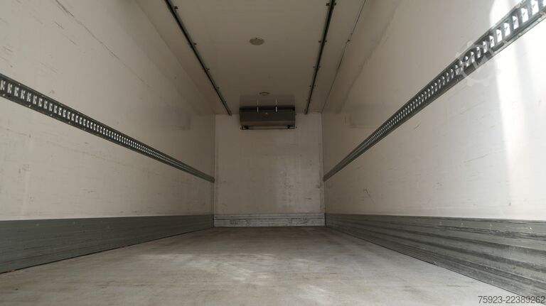 Refrigerated/frozen transport Mercedes-Benz Antos 2027 frigo truck with CARRIER SUPRA 850