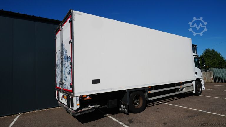 Refrigerated/frozen transport Mercedes-Benz Antos 2027 frigo truck with CARRIER SUPRA 850