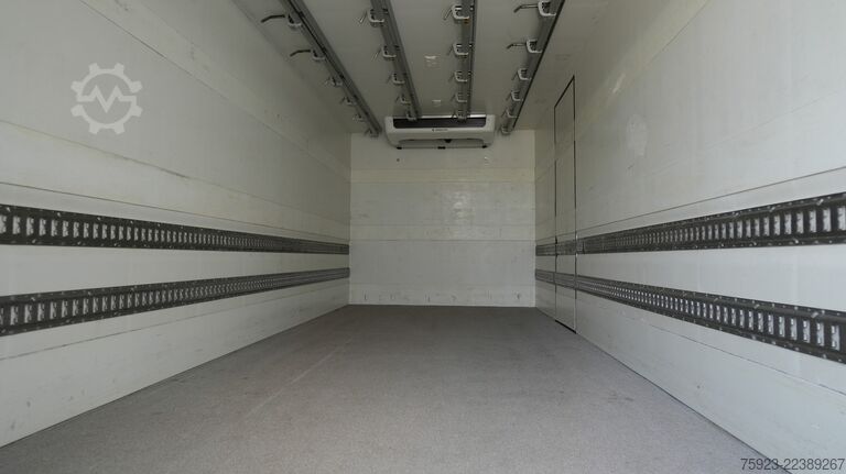Refrigerated/frozen transport Mercedes-Benz Atego 1224 frigo truck meat hooksystem 409.000km