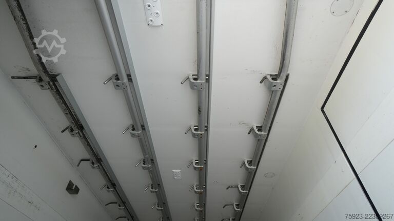 Refrigerated/frozen transport Mercedes-Benz Atego 1224 frigo truck meat hooksystem 409.000km