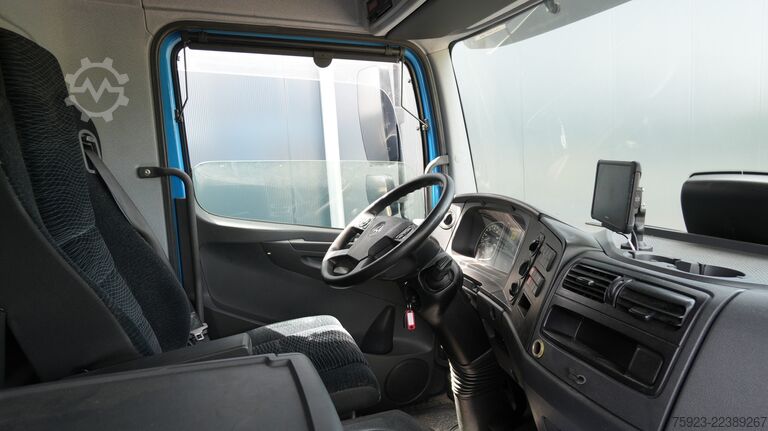 Refrigerated/frozen transport Mercedes-Benz Atego 1224 frigo truck meat hooksystem 409.000km