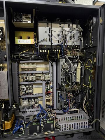 Universal-Bearbeitungszentrum Okuma MB-66 VA