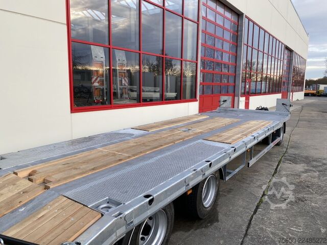 Low loader trailer Möslein T 3-9,20 F Blatt  3 Achs Tieflader mit gerader Ladefläche 9 m, Neufahrzeug