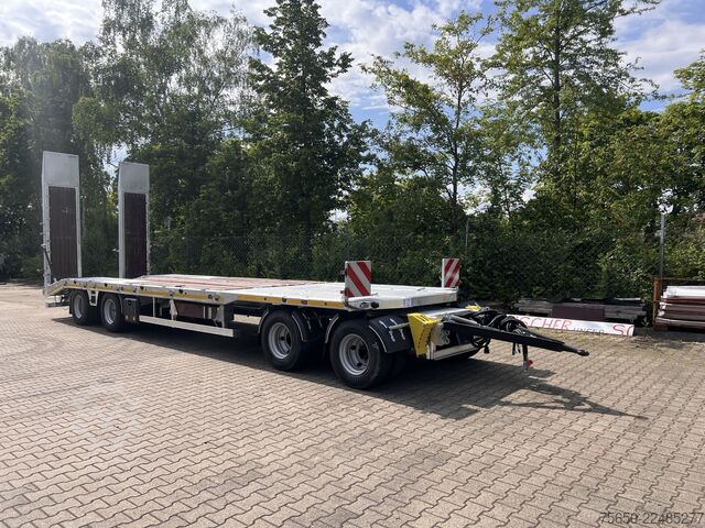 Low loader trailer Möslein T4 VB H1 gerade  neuer 4 Achs Tieflader gerade Ladefläche
