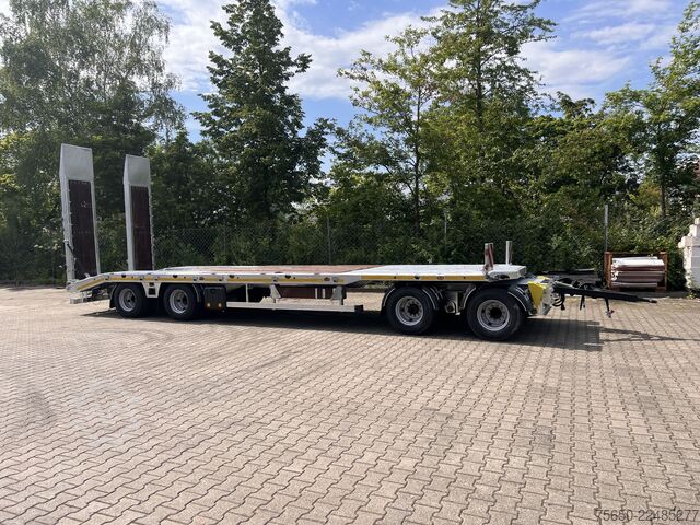 Low loader trailer Möslein T4 VB H1 gerade  neuer 4 Achs Tieflader gerade Ladefläche