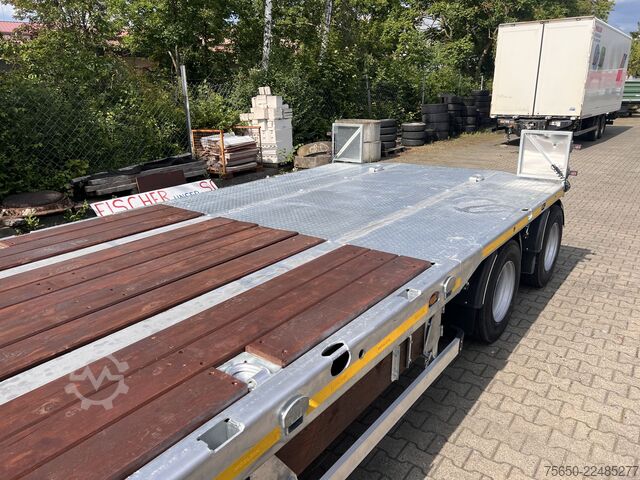 Low loader trailer Möslein T4 VB H1 gerade  neuer 4 Achs Tieflader gerade Ladefläche
