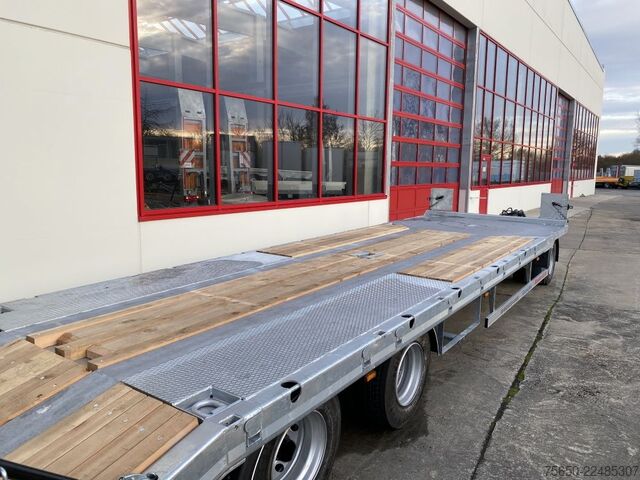 Low loader trailer Möslein T 3-9,20 F Blatt  3 Achs Tieflader mit gerader Ladefläche 9 m, Neufahrzeug