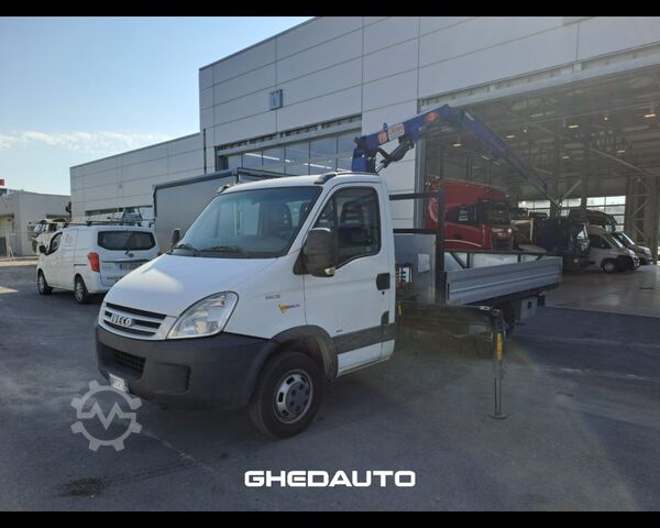 Kleinbus IVECO 35C15 - CASSONE + GRU