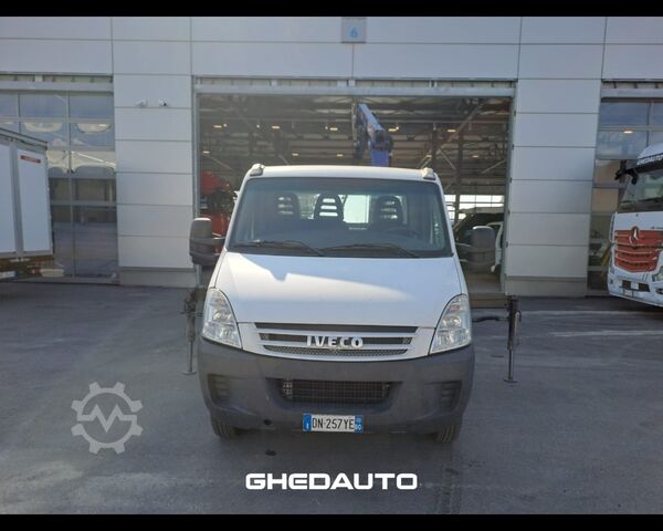 Kleinbus IVECO 35C15 - CASSONE + GRU