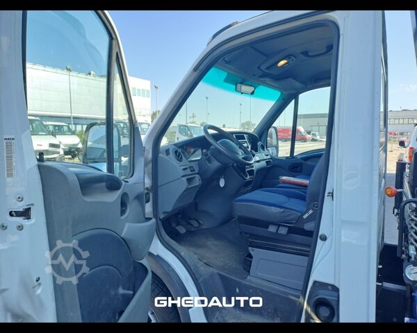 Kleinbus IVECO 35C15 - CASSONE + GRU