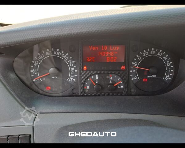 Kleinbus IVECO 35C15 - CASSONE + GRU